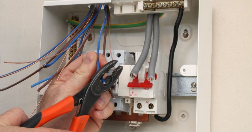 Circuitos e fiações elétricas em Marília