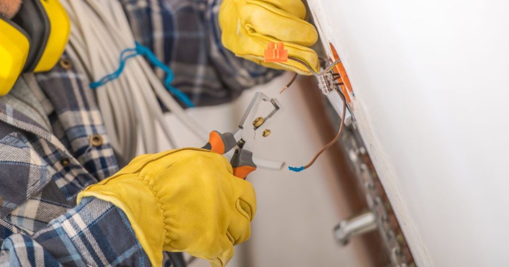 Consertos e manutenções elétricas em Marília